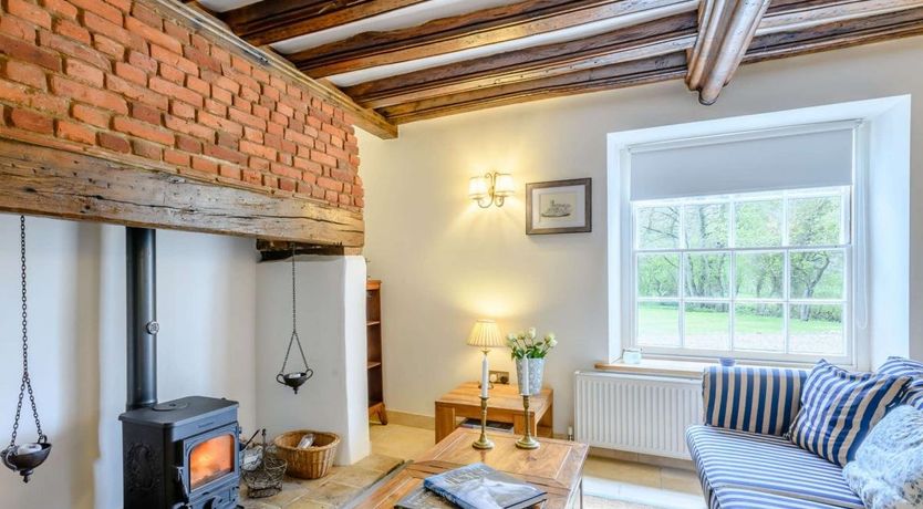 Photo of 5 Bed in Suffield