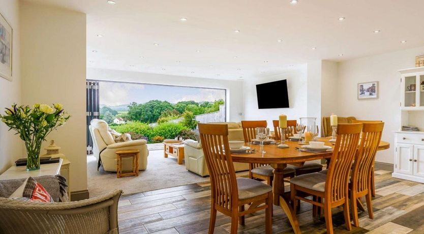 Photo of 3 Bed in Bovey Tracey