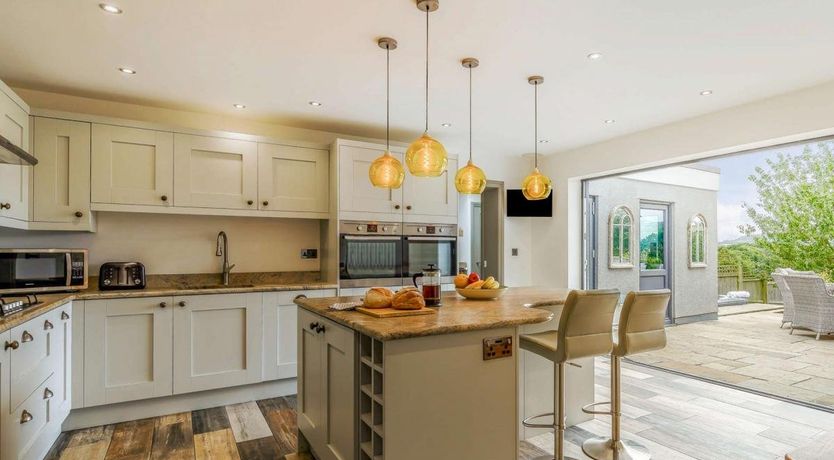 Photo of 3 Bed in Bovey Tracey