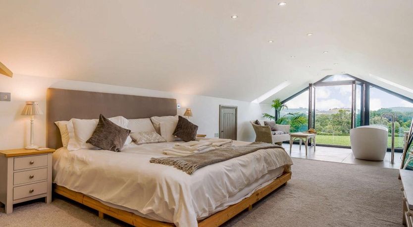 Photo of 3 Bed in Bovey Tracey