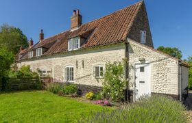 Photo of field-dalling-cottage-1