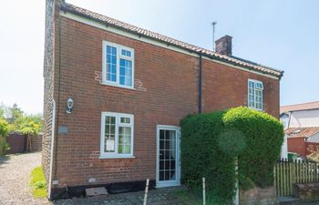 2 Bed in Trunch Holiday Cottage