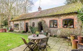 Photo of in South Creake (KT099)