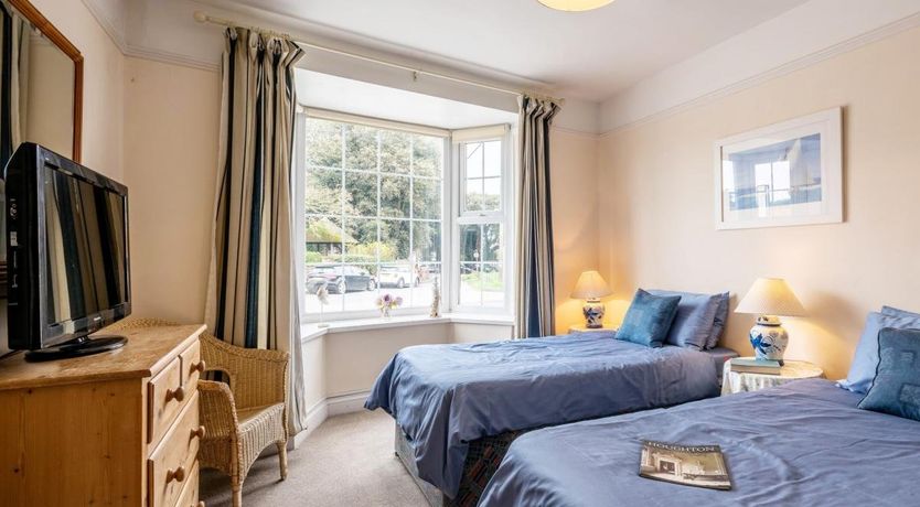 Photo of 5 Bed in Thornham