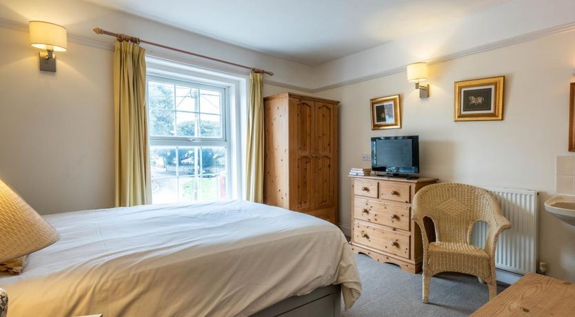 Photo of 5 Bed in Thornham