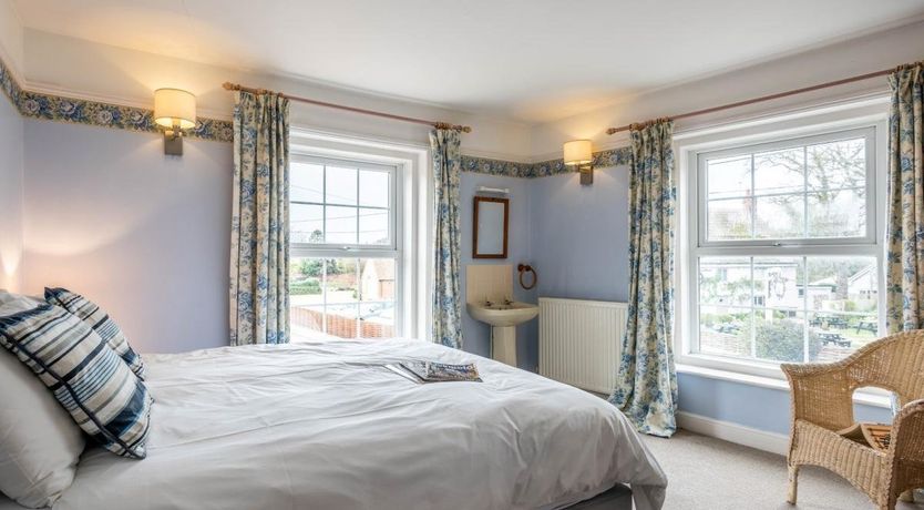 Photo of 5 Bed in Thornham