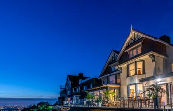 Cliffhanger Holiday Home