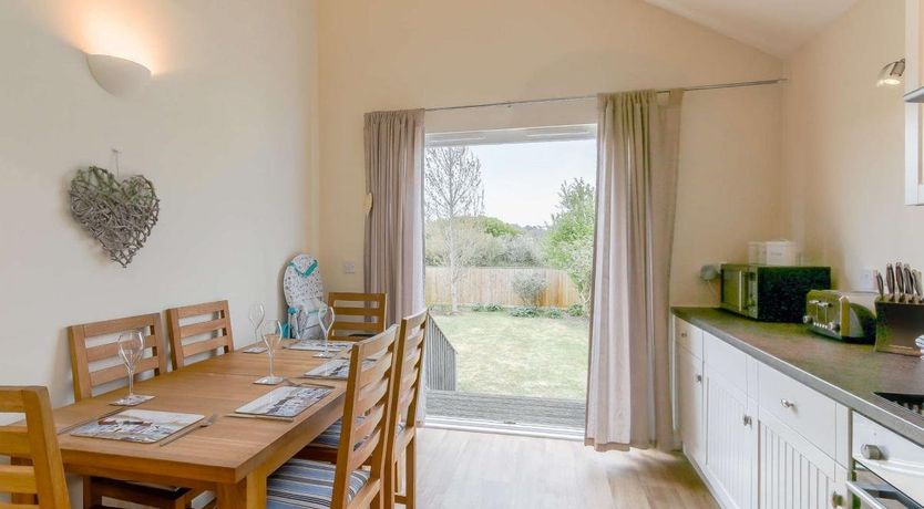 Photo of 2 Bed in Gurnard