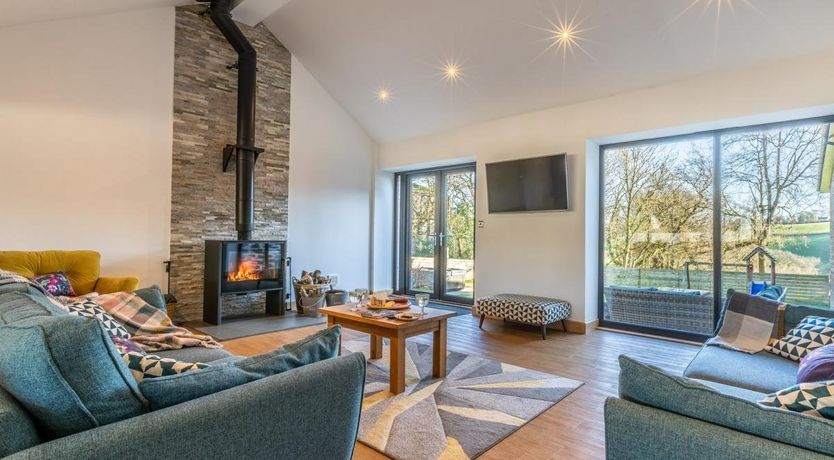 Photo of 5 Bed in Clawton