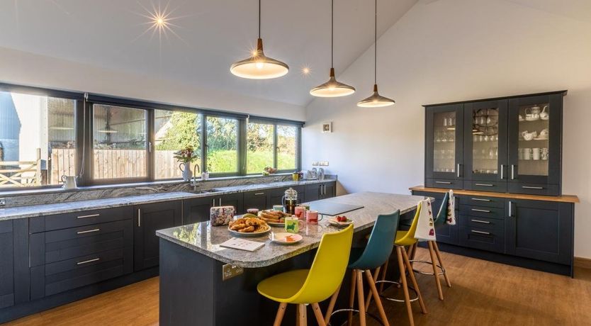 Photo of 5 Bed in Clawton