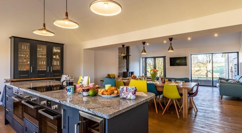 Photo of 5 Bed in Clawton