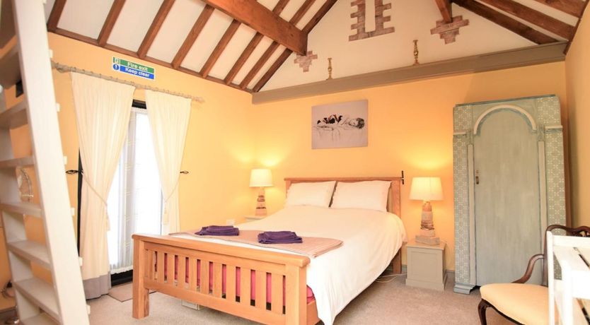 Photo of 2 Bed in Holt
