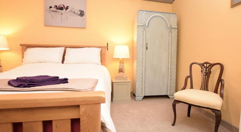 Photo of 2 Bed in Holt