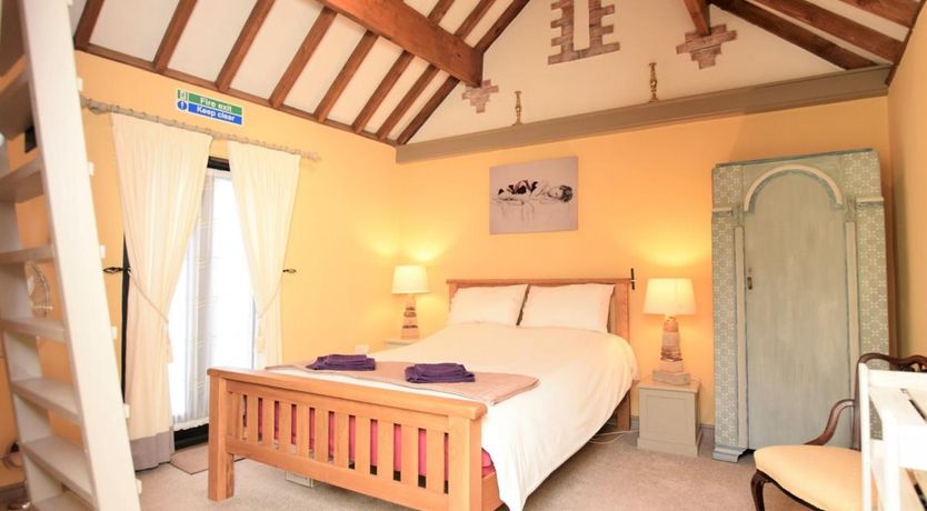 Photo of 2 Bed in Holt