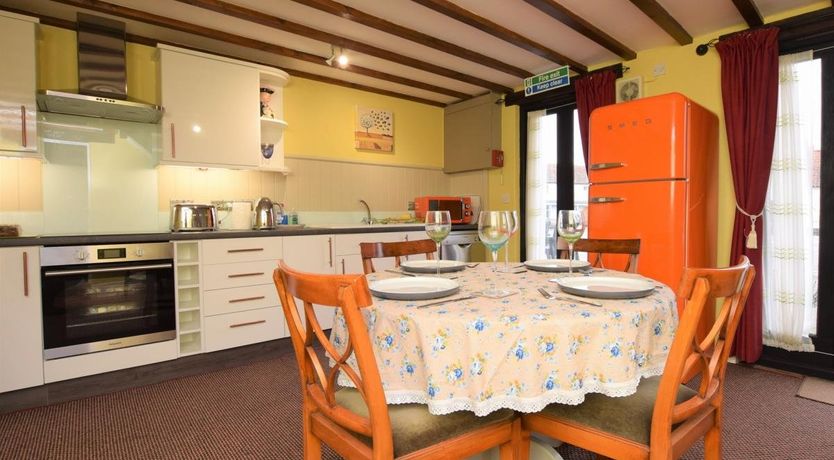 Photo of 2 Bed in Holt