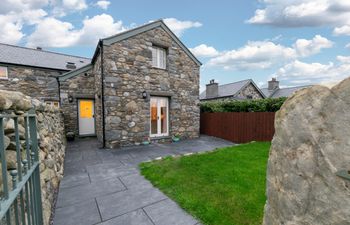 Cae Mawr Holiday Cottage