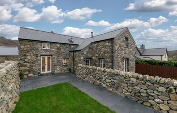 Cae Bach Holiday Cottage