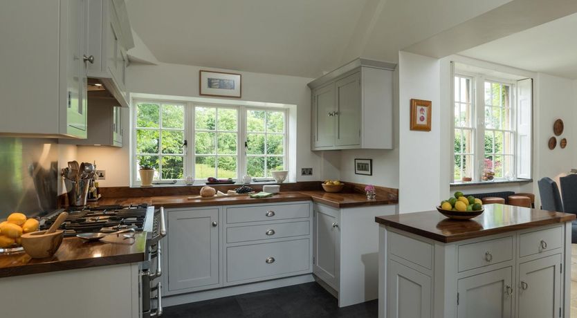 Photo of 6 Bed in Corsham