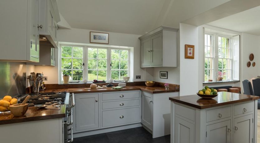 Photo of 6 Bed in Corsham