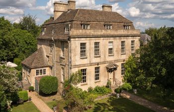 6 Bed in Corsham Holiday Cottage