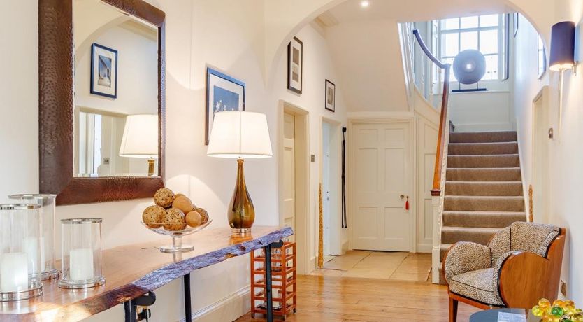 Photo of 6 Bed in Corsham