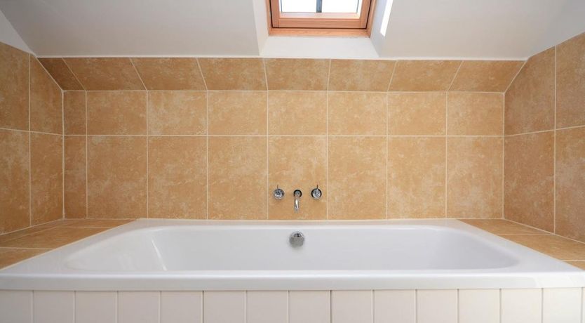 Photo of 2 Bed in Henllan Amgoed