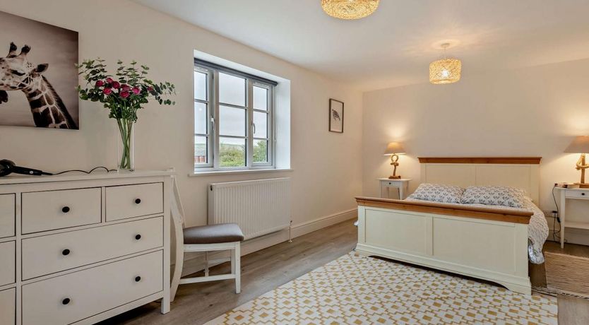 Photo of 4 Bed in Harmans Cross