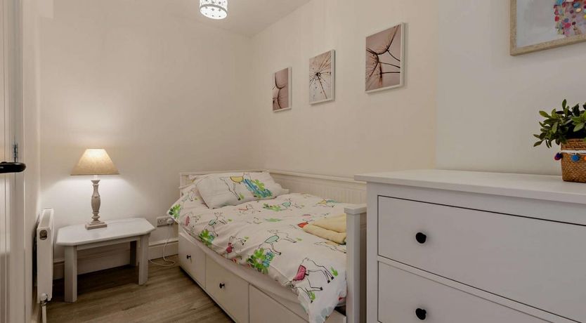 Photo of 4 Bed in Harmans Cross