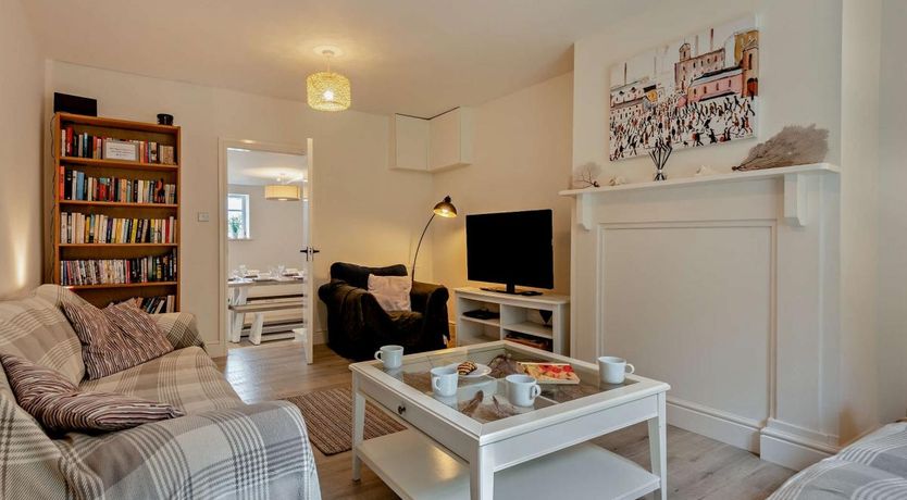 Photo of 4 Bed in Harmans Cross