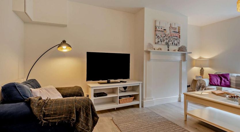 Photo of 4 Bed in Harmans Cross