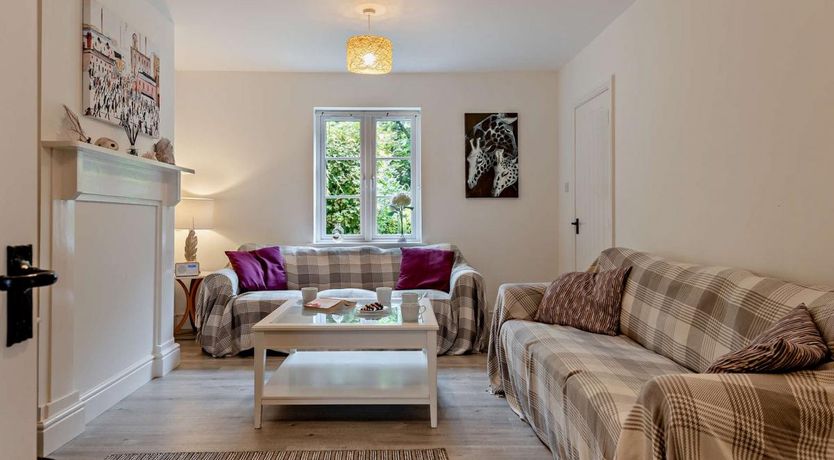 Photo of 4 Bed in Harmans Cross