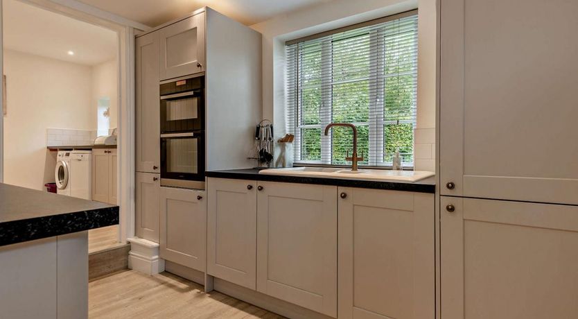 Photo of 4 Bed in Harmans Cross