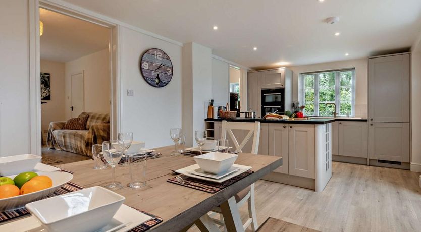 Photo of 4 Bed in Harmans Cross