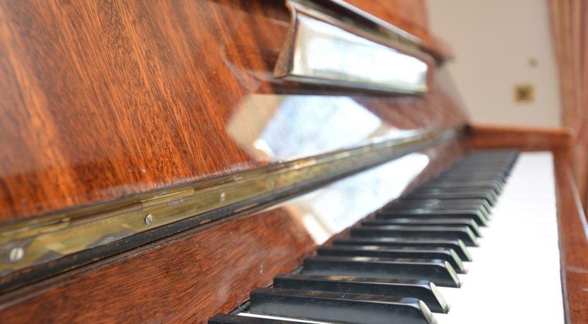 Photo of 6 Bed in Capel Bangor