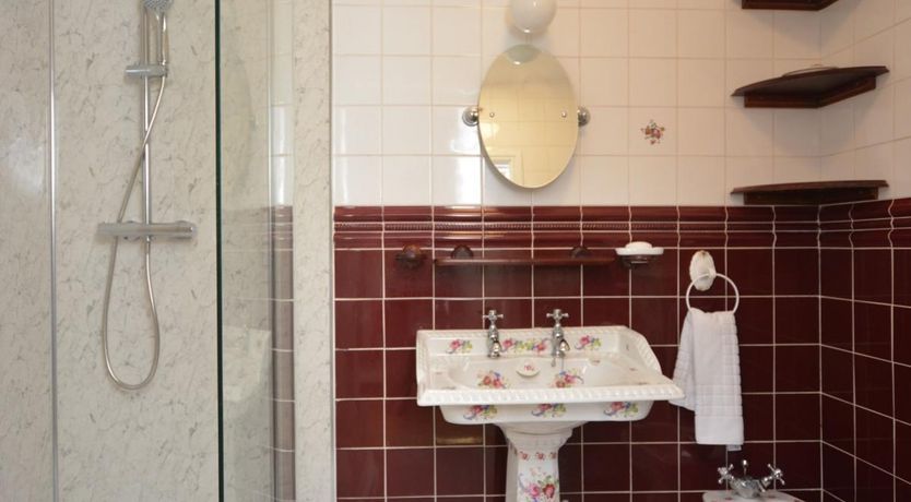 Photo of 6 Bed in Capel Bangor