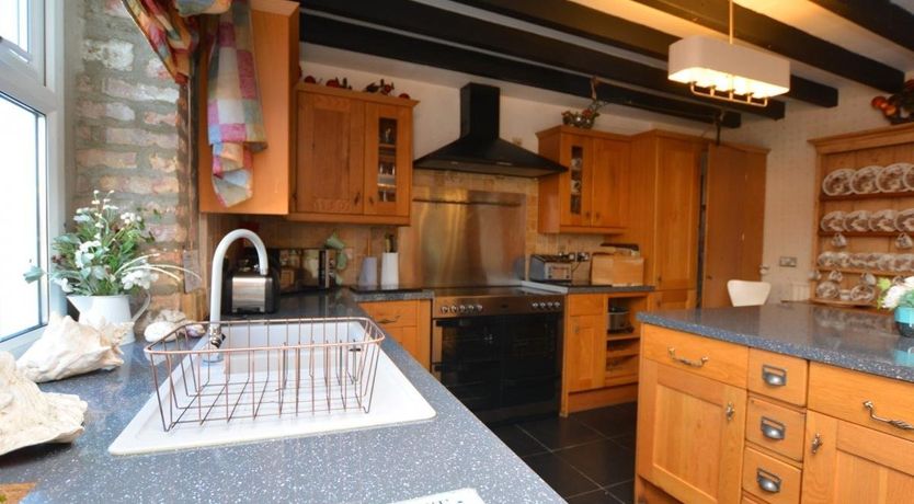 Photo of 6 Bed in Capel Bangor