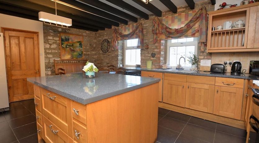 Photo of 6 Bed in Capel Bangor