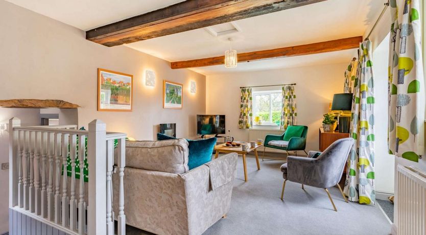 Photo of 3 Bed in Healey