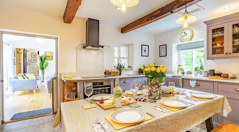 Photo of 3 Bed in Healey