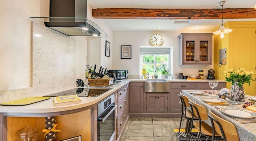 Photo of 3 Bed in Healey