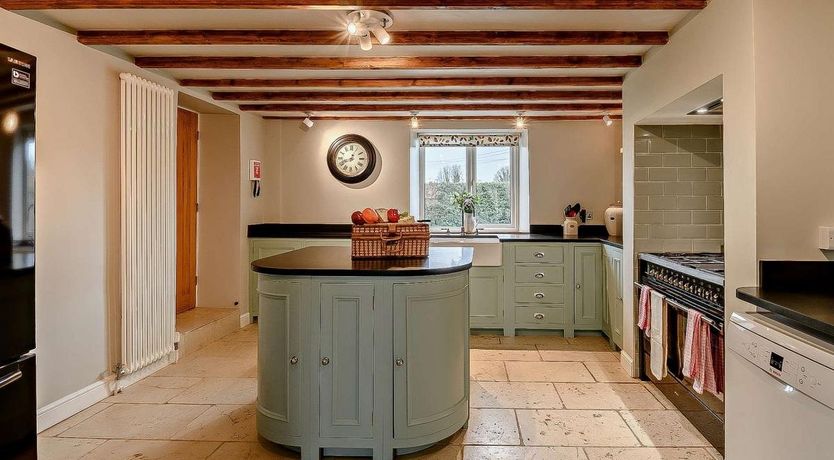 Photo of 4 Bed in Leavening