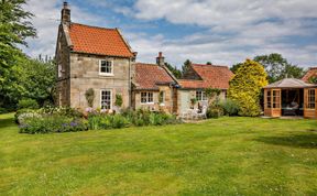 Photo of 2 Bed in Sandsend