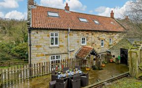 Photo of 4 Bed in Whitby