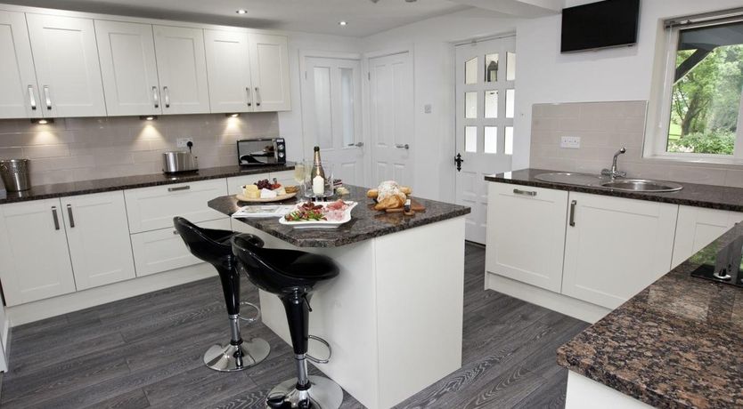 Photo of 4 Bed in Leathley