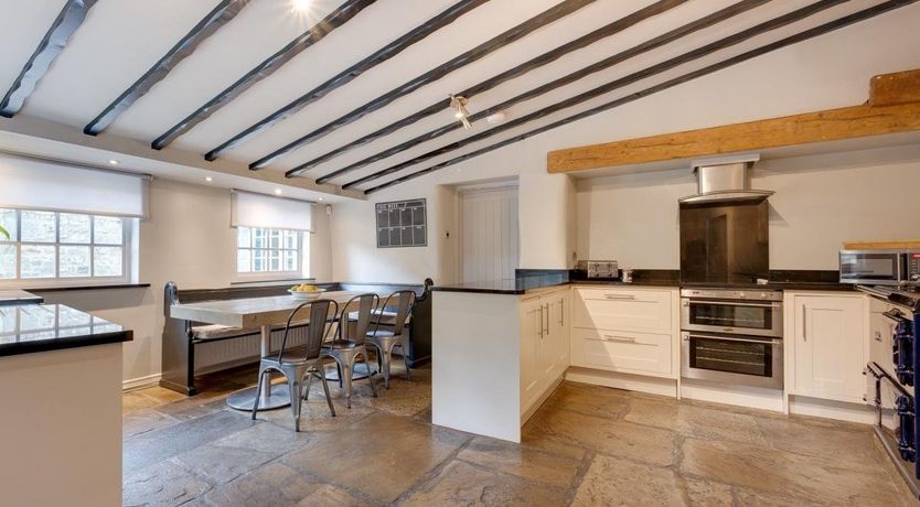 Photo of 6 Bed in Gilling West