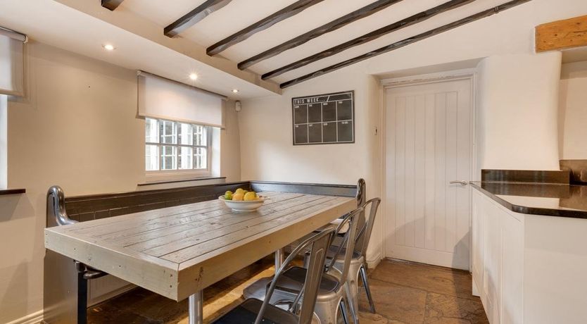 Photo of 6 Bed in Gilling West