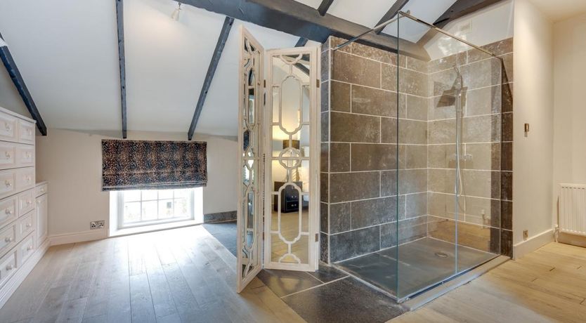 Photo of 6 Bed in Gilling West