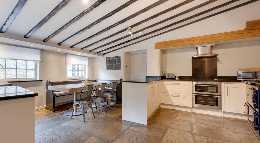 Photo of 6 Bed in Richmond
