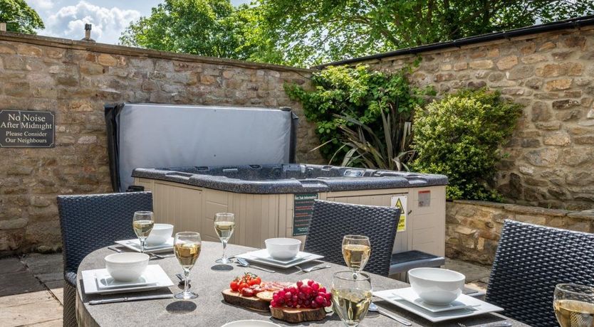 Photo of 5 Bed in Gilling West