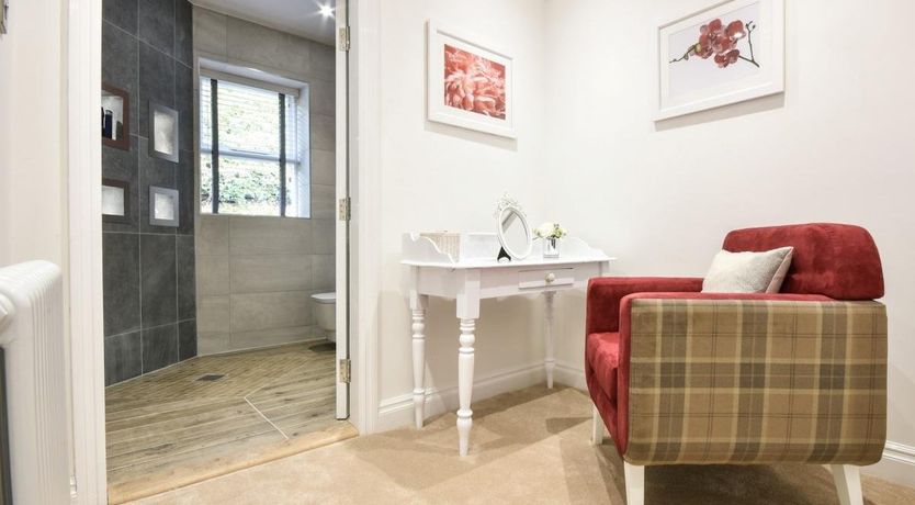 Photo of 6 Bed in Norwood